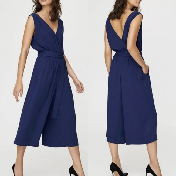 Aritzia Babaton Maximillian Jumpsuit Sleeveless Wide Leg Crop Belted V-neck sz S - Picture 1 of 12